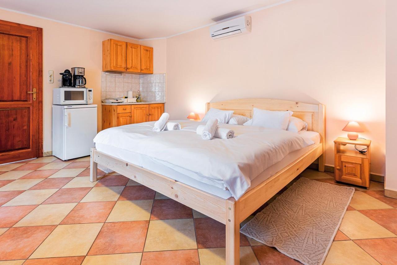 Varazsko Apartman Дьюла Экстерьер фото